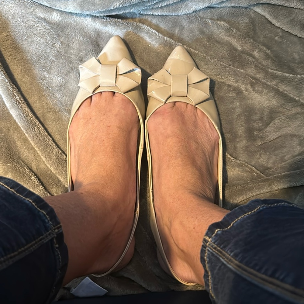 Like new tan patten slides